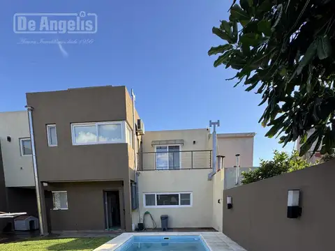 Casa 4 ambientes con 3 baños