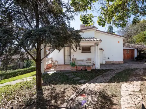 Casa 7 ambientes con 2 baños