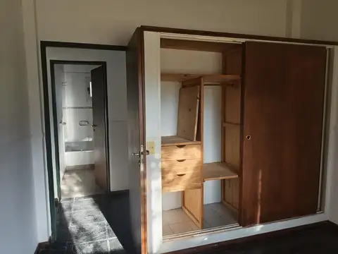 Casa en Alquiler con 2 cocheras