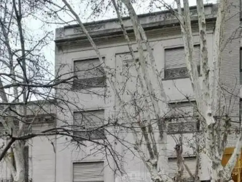 Venta de Hotel a refaccionar, en La Plata