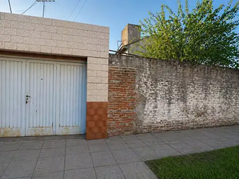 CASA 3 AMBIENTES CON PARQUE EN VENTA CIUDAD MADERO
