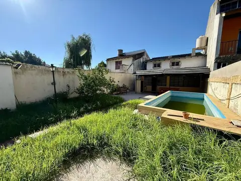 VENTA DE CASA 4 AMBIENTES EN BELLA VISTA