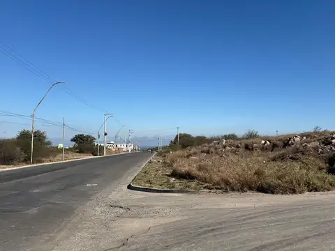 SE VENDE TERRENO 12X25 Zona Alta Financiación.