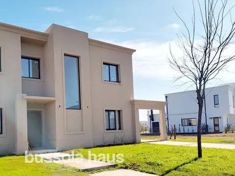 Casa 6 ambientes con 3 baños
