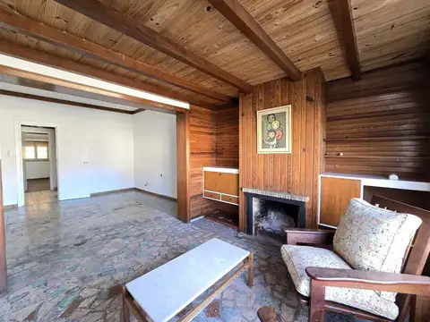 Casa 6 ambientes con 2 baños