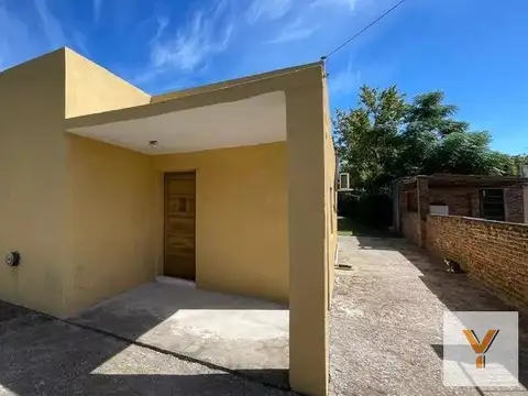 Casa en venta - 2 Dormitorios 1 Baño - Cocheras - 400Mts2 - Luján
