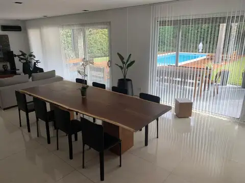 Casa en Venta con 4 cocheras