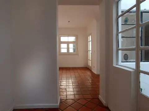 Casa de pasillo en alquiler, dos dormitorios, doble patio, terraza, zona del río.
