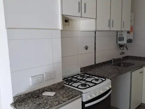 Departamento en Alquiler en Parque Chacabuco, $ 700.000