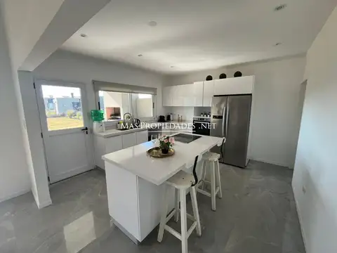 Casa 6 ambientes con 3 baños