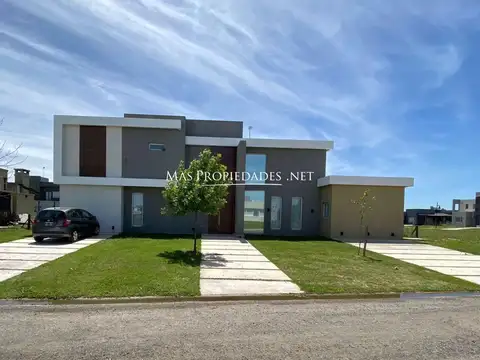Casa En Alquiler 6 Amb En San Lucas Canning