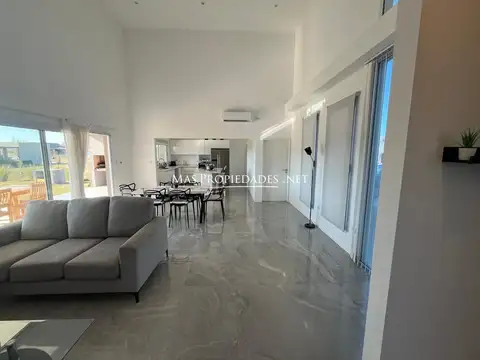 Casa en Alquiler en San Lucas, USD 2.000