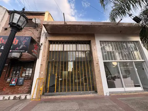 Paraguay 425 y Almte Brown. Local comercial en Don Torcuato Centro. 50 m2 con Entrepiso de 16 m2