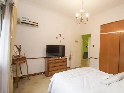 CASA 5 AMBIENTES C/FONDO LIBRE - QUINCHO Y PISCINA