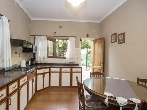 Casa 5 ambientes con 2 baños