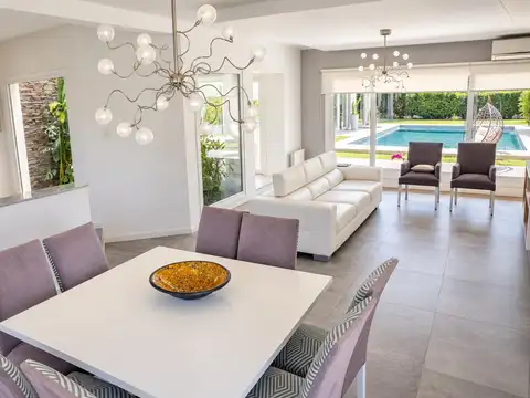 Casa en Venta en Zárate, USD 438.000