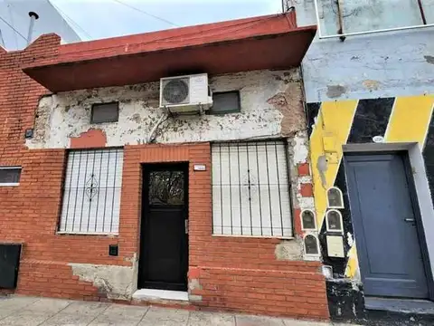 Casa en venta - 6 Dormitorios 6 Baños - 237Mts2 - Nueva Pompeya
