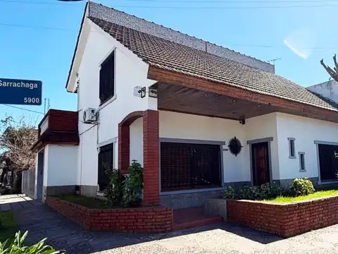 VENTA DE CASA CHALET DE 4 AMB. EN ISIDRO CASANOVA