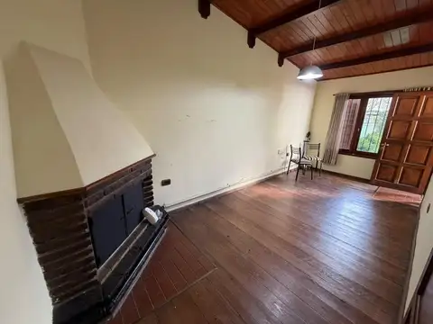 VENTA CASA - 2 dormitorios con cochera y jardin - Arroyito