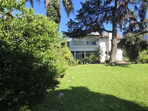 Casa c/ Hermoso y Gran Jardin en Tigre Residencial. Excelente Ubicación y Potencial!