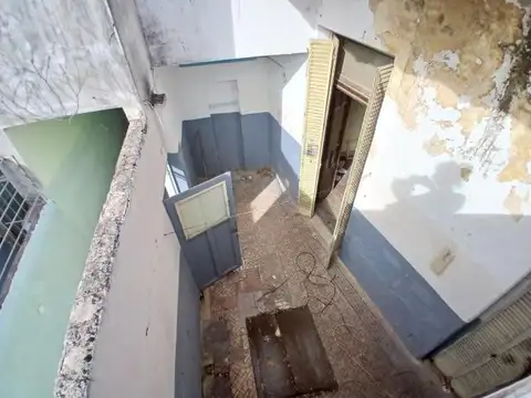Casa a reciclar al frente en Echesortu