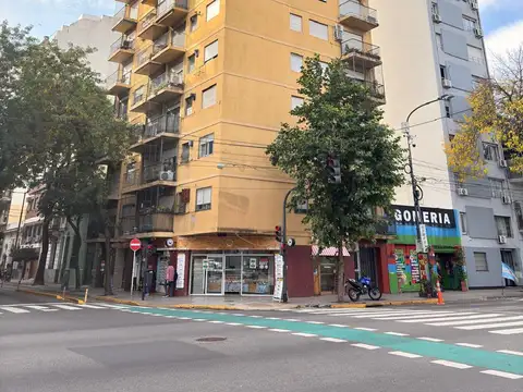 Se Vende 2 Amb Contra Frente con Balcon
