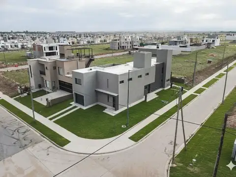 Casa 3 ambientes con 2 baños