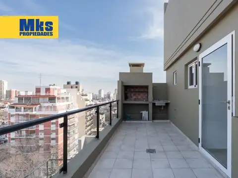 Venta. Semipiso. 3 ambientes. Cochera fija y cubiera.