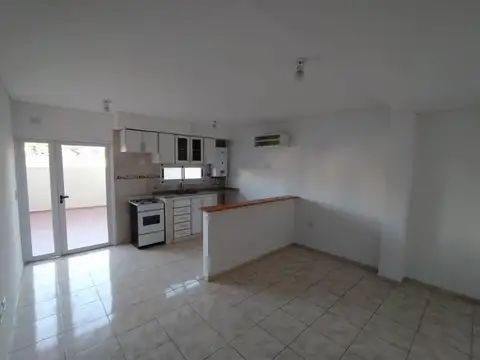 Departamento de 2 Ambientes con patio en Villa Dominico.