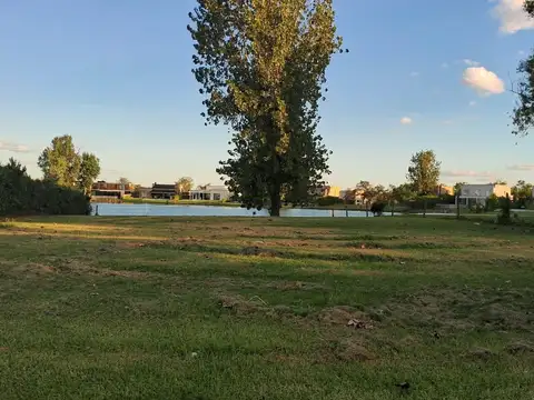 VENTA - LOTE AL AGUA - EL CANTON - PERMUTA