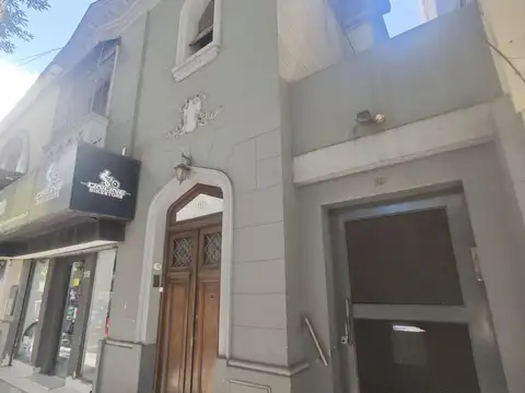 venta hermoso 2 ambientes por escaleras