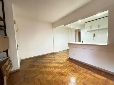 Amplio 3 Ambientes con Balcon y muy luminoso