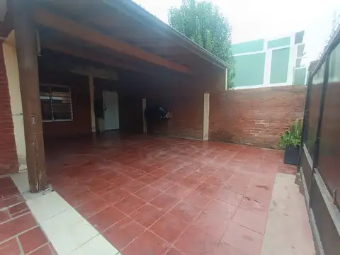 HERMOSA CASA 4 AMBIENTES PASO DEL REY