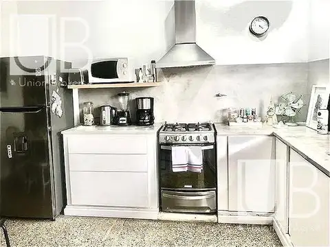 PH en Ramos Mejia 4 Amb. PA. Refaccionado  Exc Ubicacion