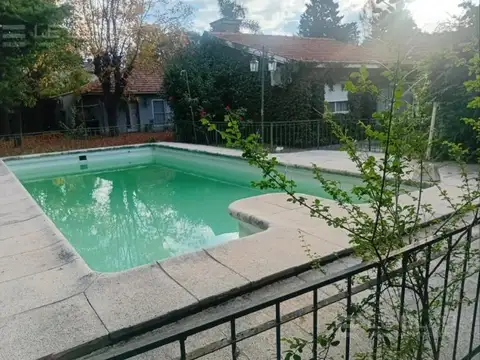 VENTA DE CASA 7 AMB.  A MEDIA CUADRA DEL CLUB HOUSE – ARANZAZU