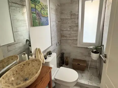 CASA EN VENTA A LAGUNA EN EL CANTON NORTE
