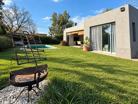 Casa  en Venta en Santa Emilia, Pilar del Este, Pilar