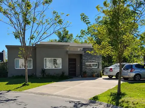 Casa  en Venta en Santa Emilia, Pilar del Este, Pilar