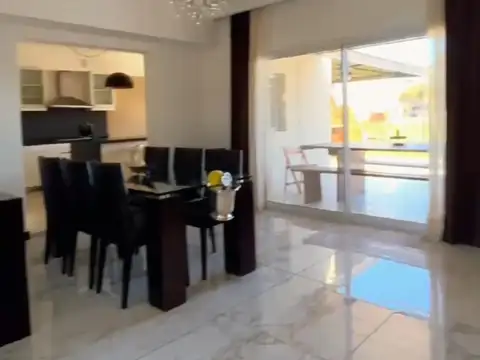 Casa 7 ambientes con 3 baños