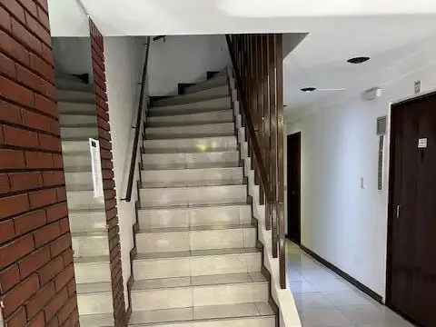 HERMOSO DEPARTAMENTO DE 2 AMBIENTES EN ALMAGRO TODO LUZ EN ESQUINA