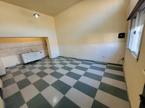 Depto Tipo Casa en Alquiler en Wilde, $ 450.000