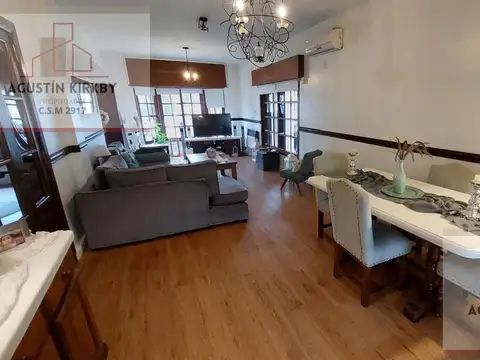 Casa en Venta con 4 cocheras