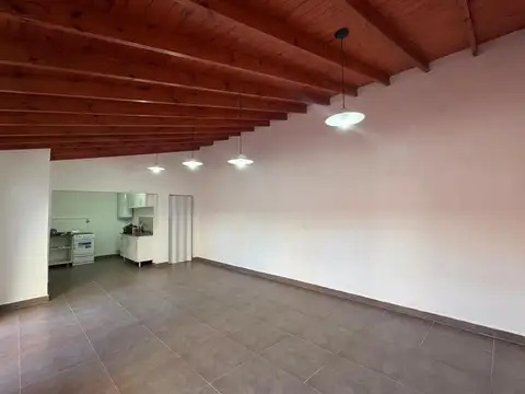 Depto Tipo Casa en Alquiler en Villa Maipu, $ 680.000