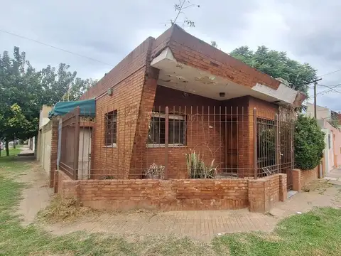 CASA 3 AMB, VENTA A REFACCIONAR CON PATIO, QUILMES