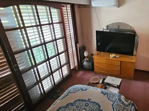PH DE 4 AMBIENTES CON LOCAL COMERCIAL DE 80M2, SOBRE ESQUINA