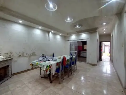Casa 4 ambientes en lote propio a refaccionar excelente ubicación