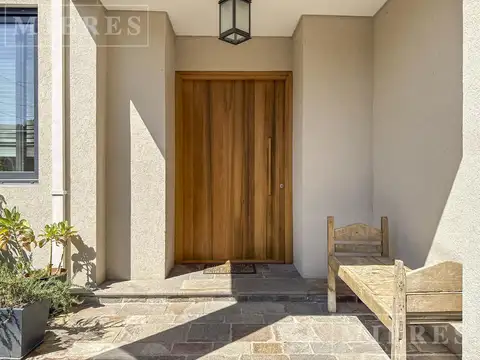 Casa 6 ambientes con 2 baños