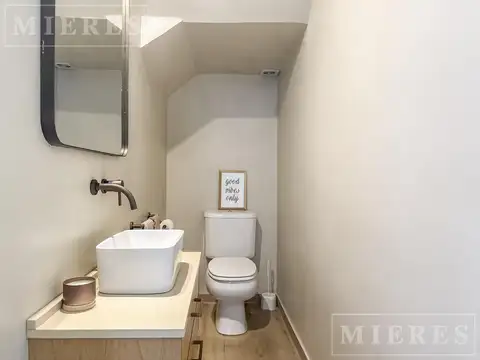 Casa 6 ambientes con 2 baños