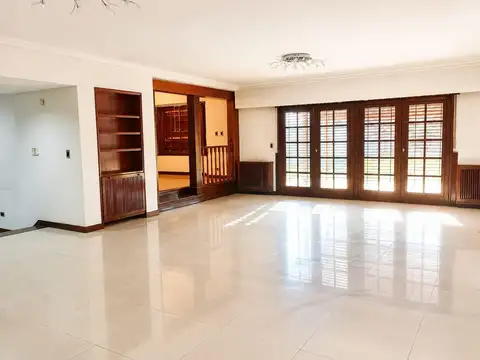 Casa 5 ambientes con 3 baños