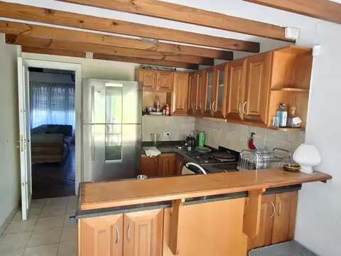 Casa 3 dormitorios, escritorio, dependencia, garage, patio, pileta, parrilla- En venta